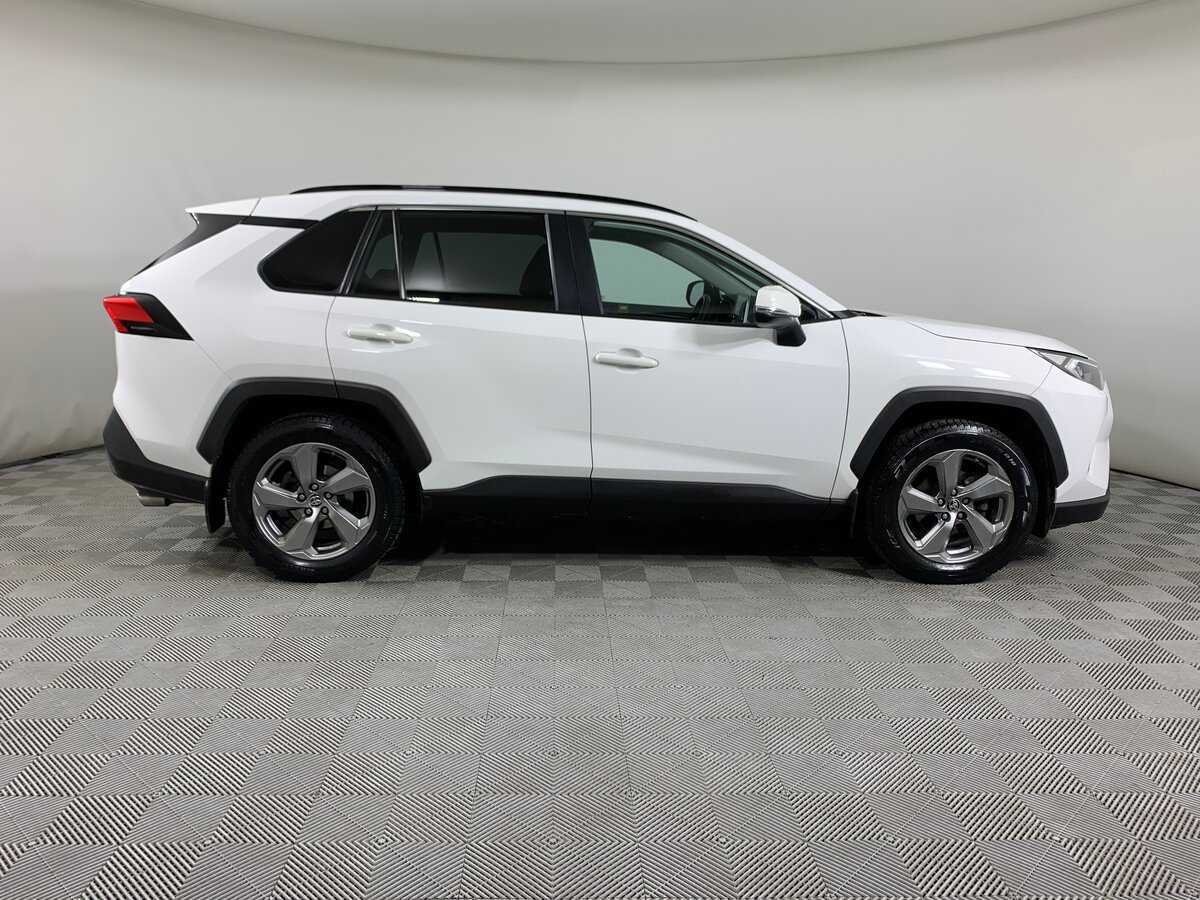 Toyota RAV4 с пробегом — 2020 год. Фото: #3