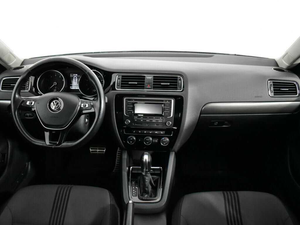 Volkswagen Jetta с пробегом — 2016 год. Фото: #11