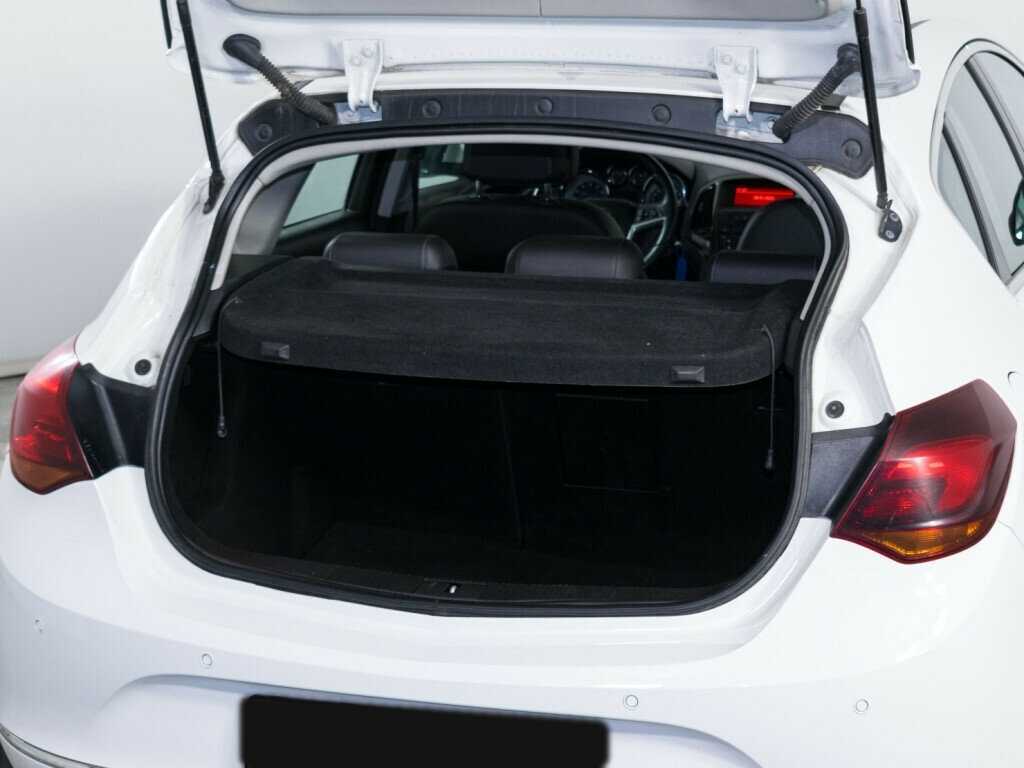 Opel Astra с пробегом — 2013 год. Фото: #6