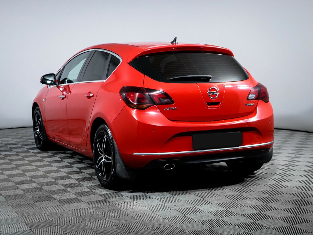 Opel Astra с пробегом — 2013 год. Фото: #5