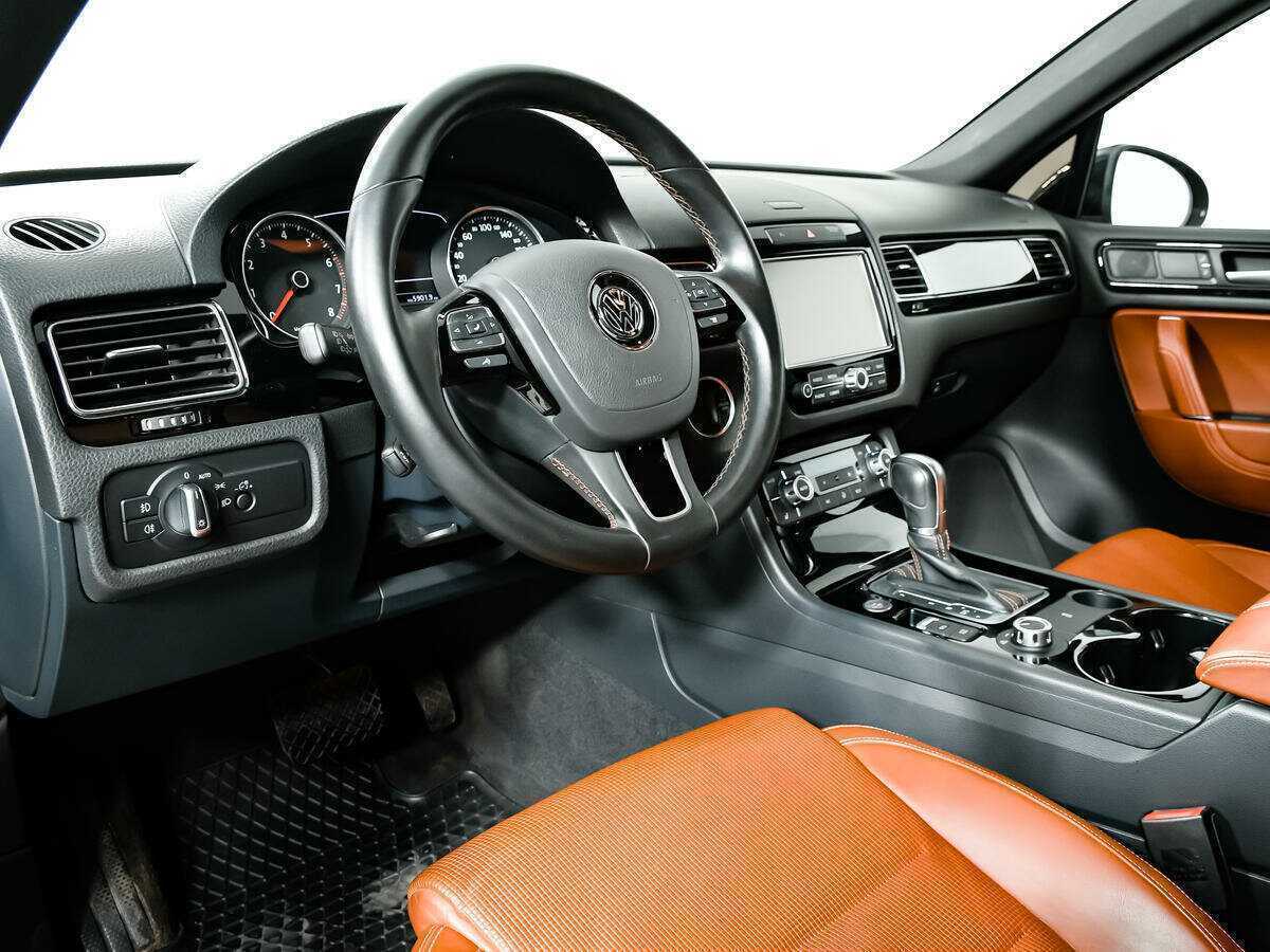 Volkswagen Touareg с пробегом — 2014 год. Фото: #12