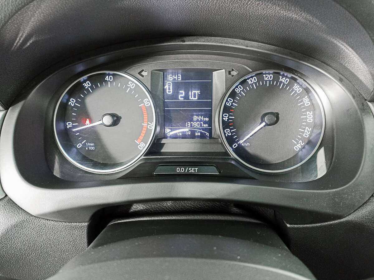 Skoda Rapid с пробегом — 2016 год. Фото: #9