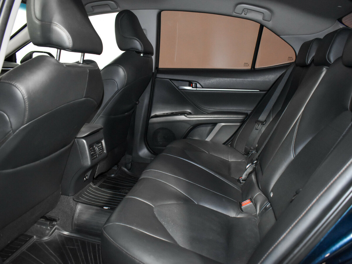 Toyota Camry с пробегом — 2018 год. Фото: #10