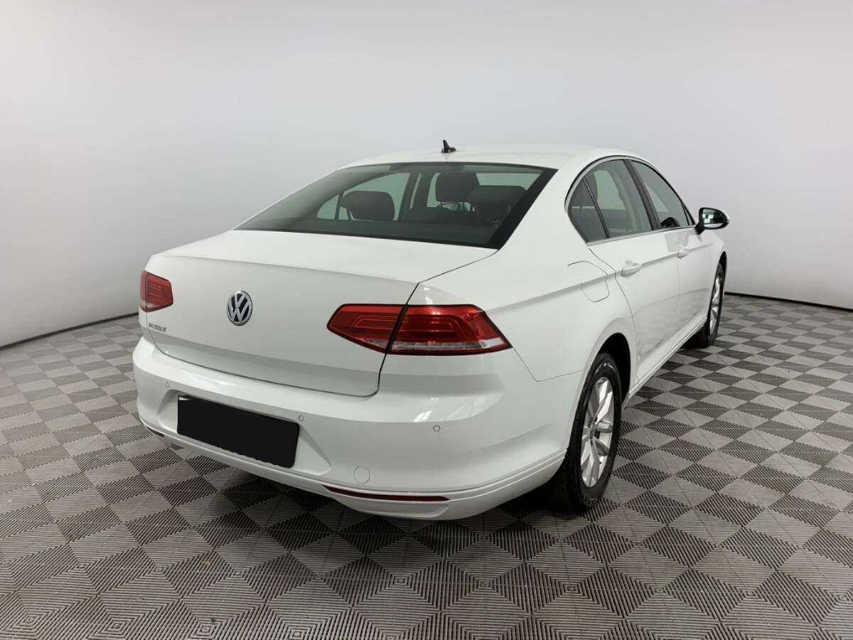 Volkswagen Passat с пробегом — 2019 год. Фото: #4