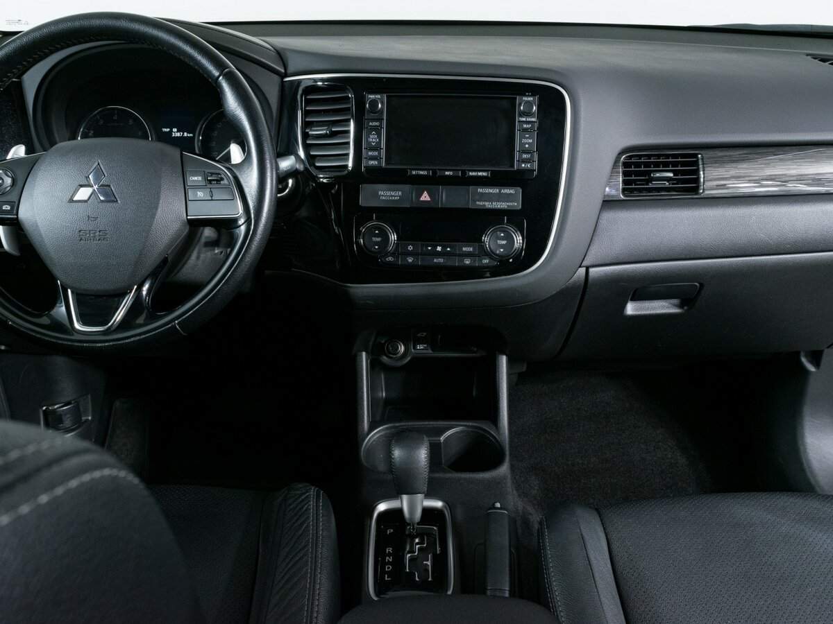 Mitsubishi Outlander с пробегом — 2015 год. Фото: #9