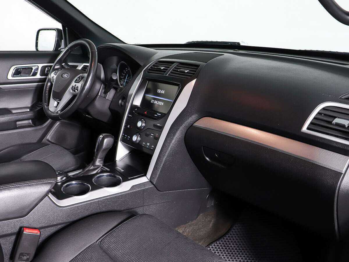 Ford Explorer с пробегом — 2013 год. Фото: #8