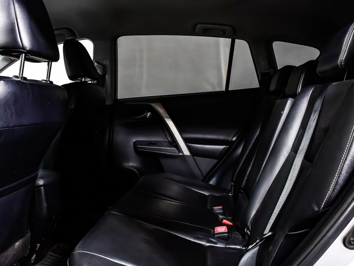 Toyota RAV4 с пробегом — 2013 год. Фото: #9