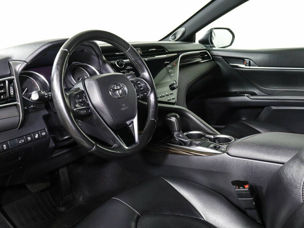 Toyota Camry с пробегом — 2018 год. Фото: #14