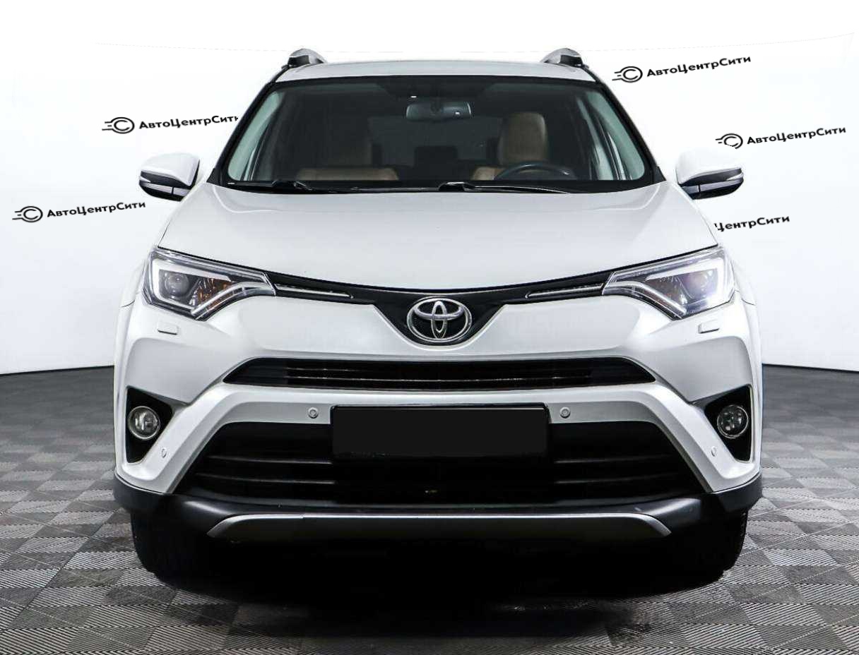 Toyota RAV4 с пробегом — 2018 год. Фото: #1