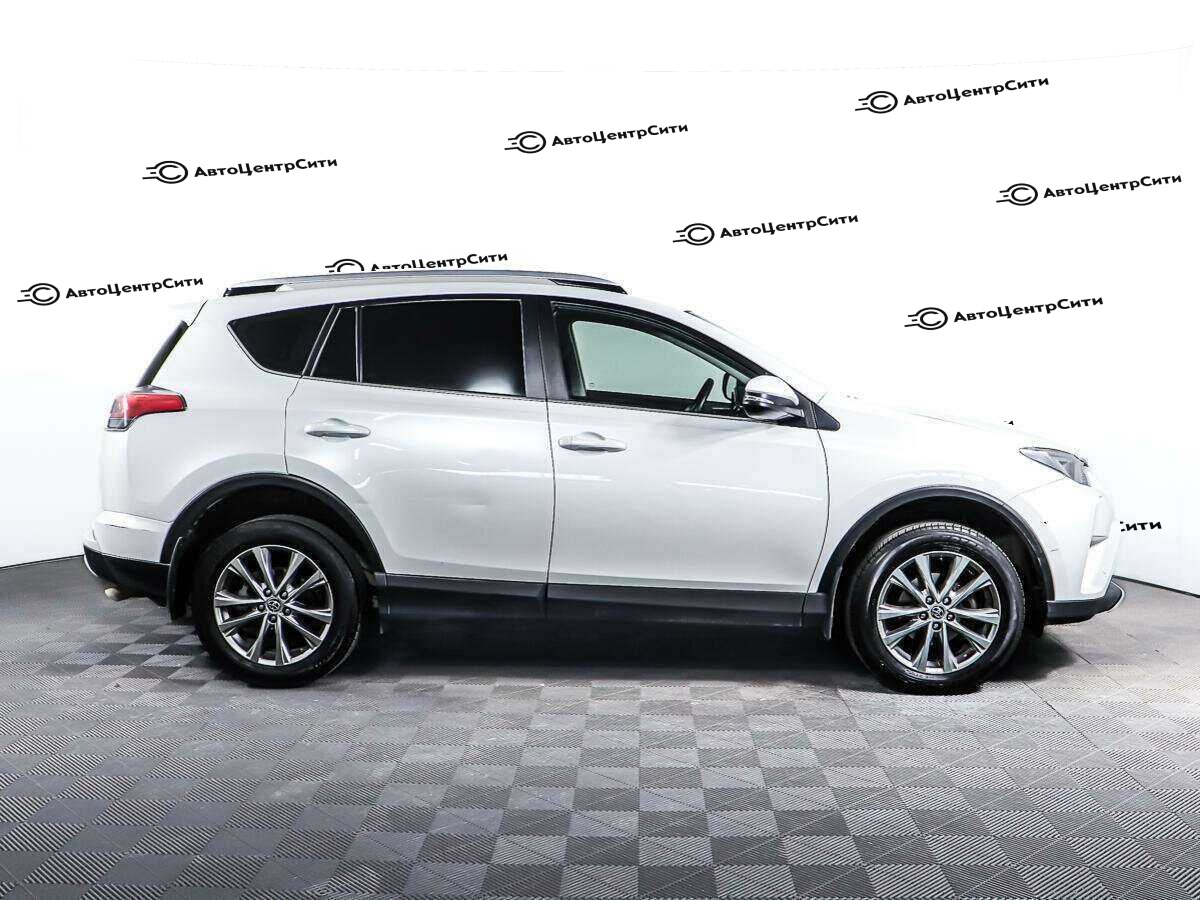 Toyota RAV4 с пробегом — 2018 год. Фото: #3