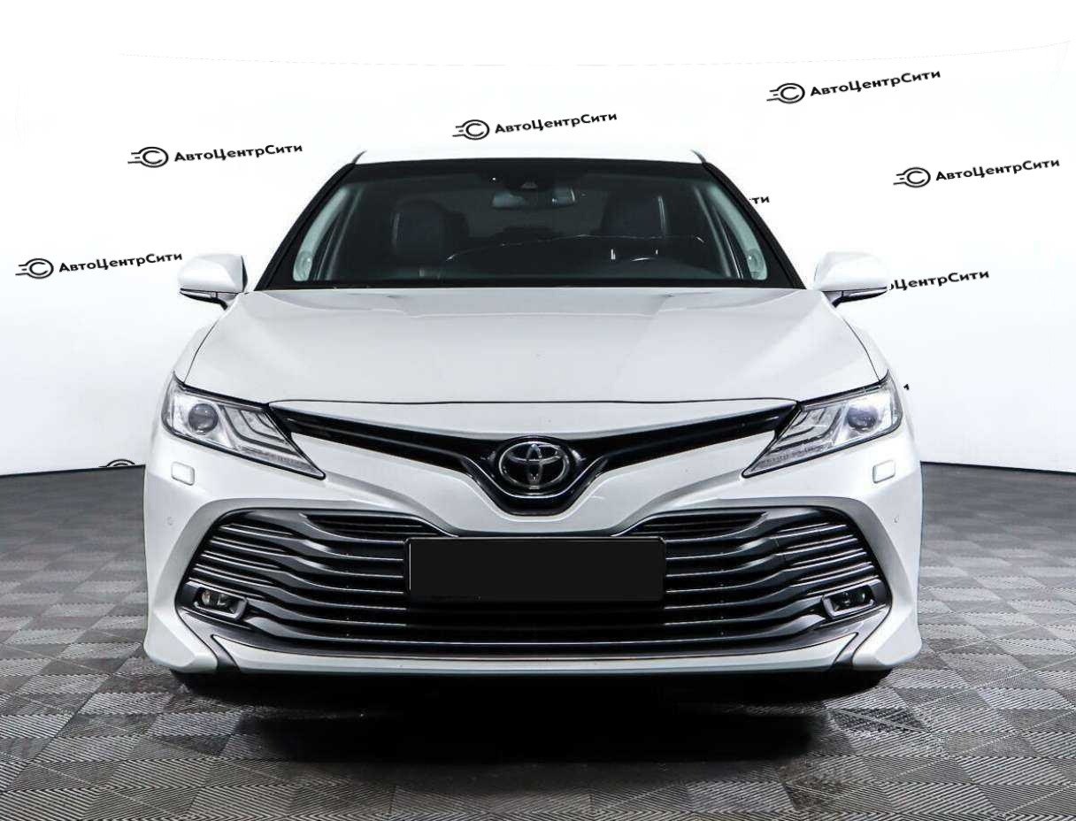 Toyota Camry с пробегом — 2019 год. Фото: #1