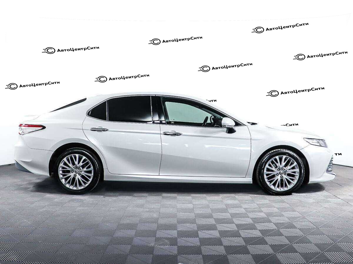 Toyota Camry с пробегом — 2019 год. Фото: #3