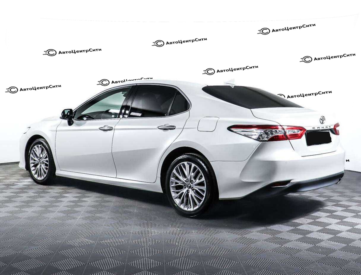 Toyota Camry с пробегом — 2019 год. Фото: #6