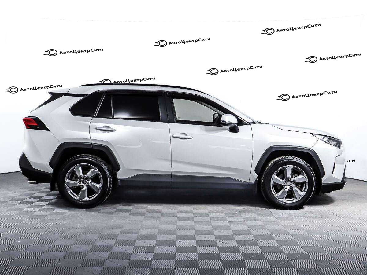 Toyota RAV4 с пробегом — 2020 год. Фото: #3
