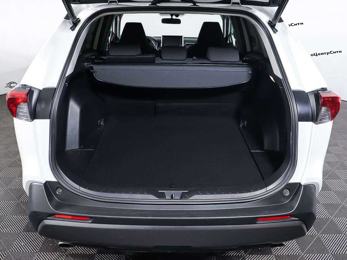 Toyota RAV4 с пробегом — 2020 год. Фото: #8