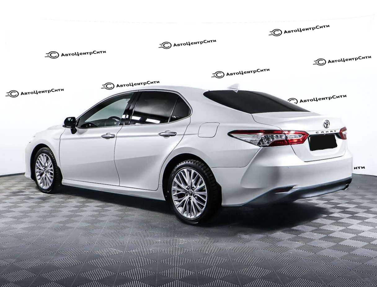 Toyota Camry с пробегом — 2018 год. Фото: #6
