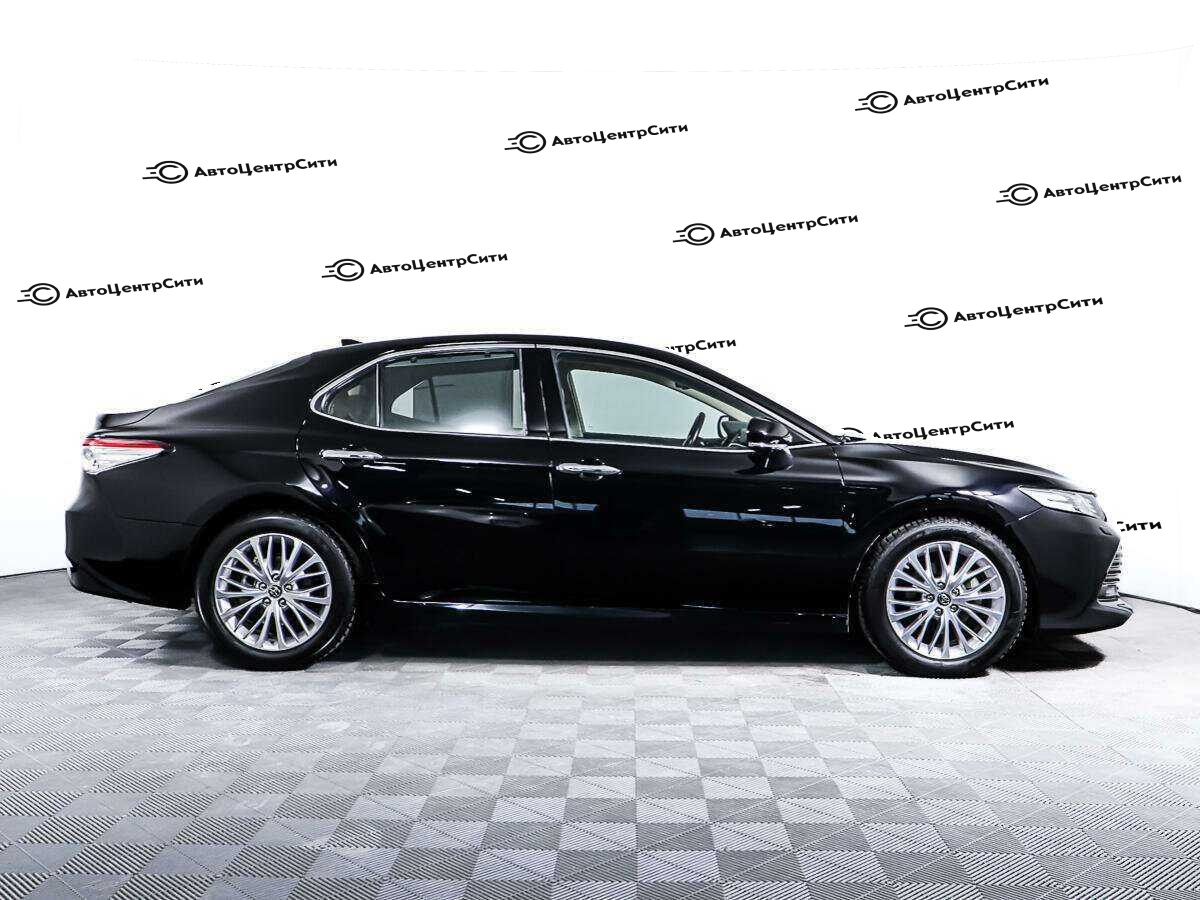 Toyota Camry с пробегом — 2018 год. Фото: #3