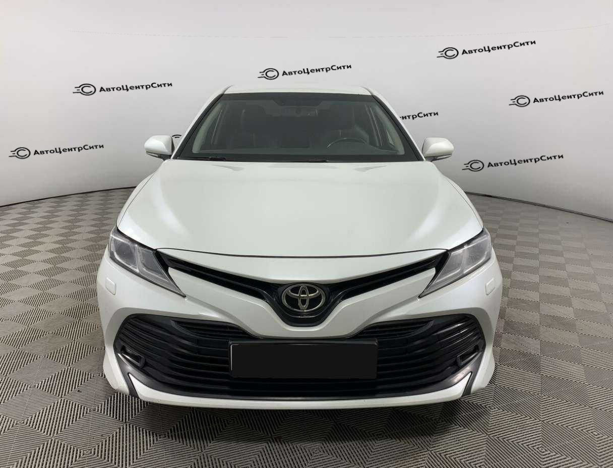 Toyota Camry с пробегом — 2020 год. Фото: #1