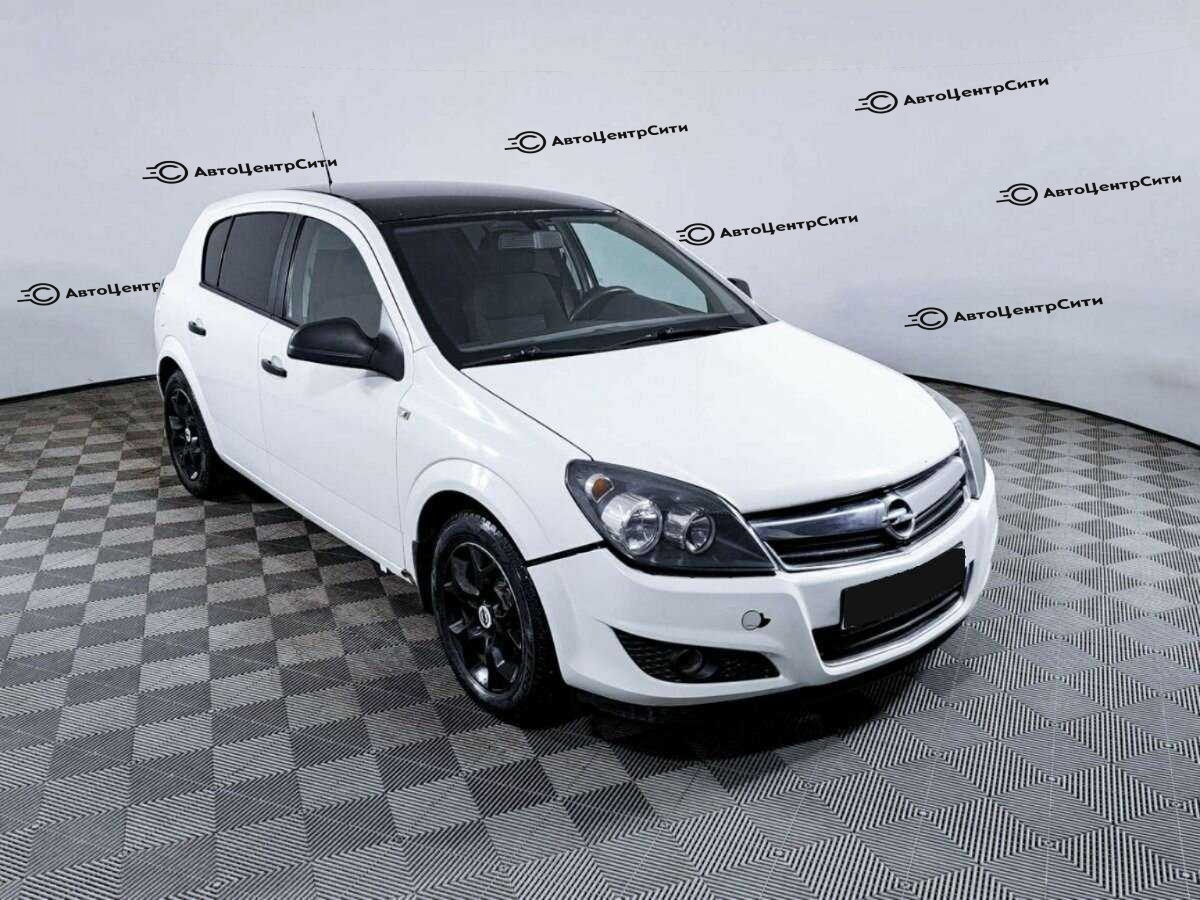 Opel Astra с пробегом — 2012 год. Фото: #2