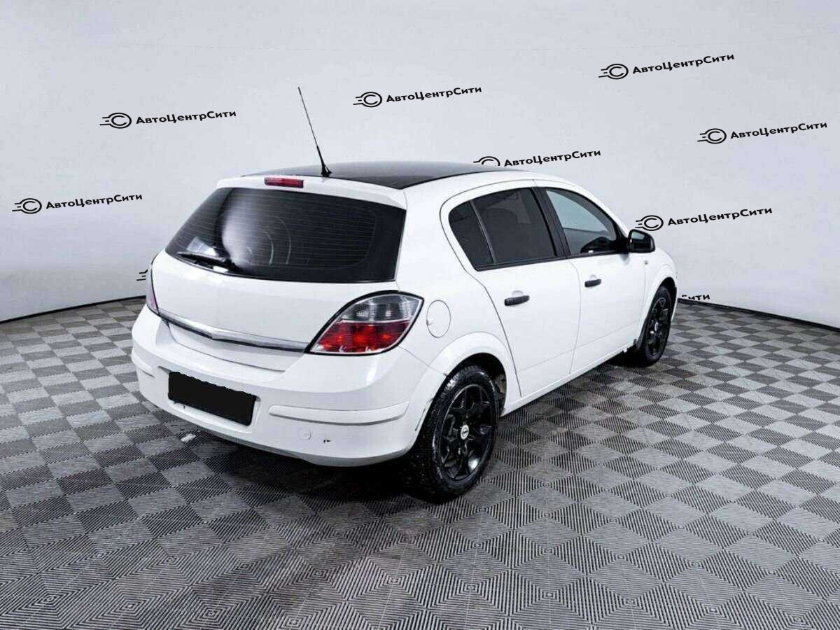 Opel Astra с пробегом — 2012 год. Фото: #3