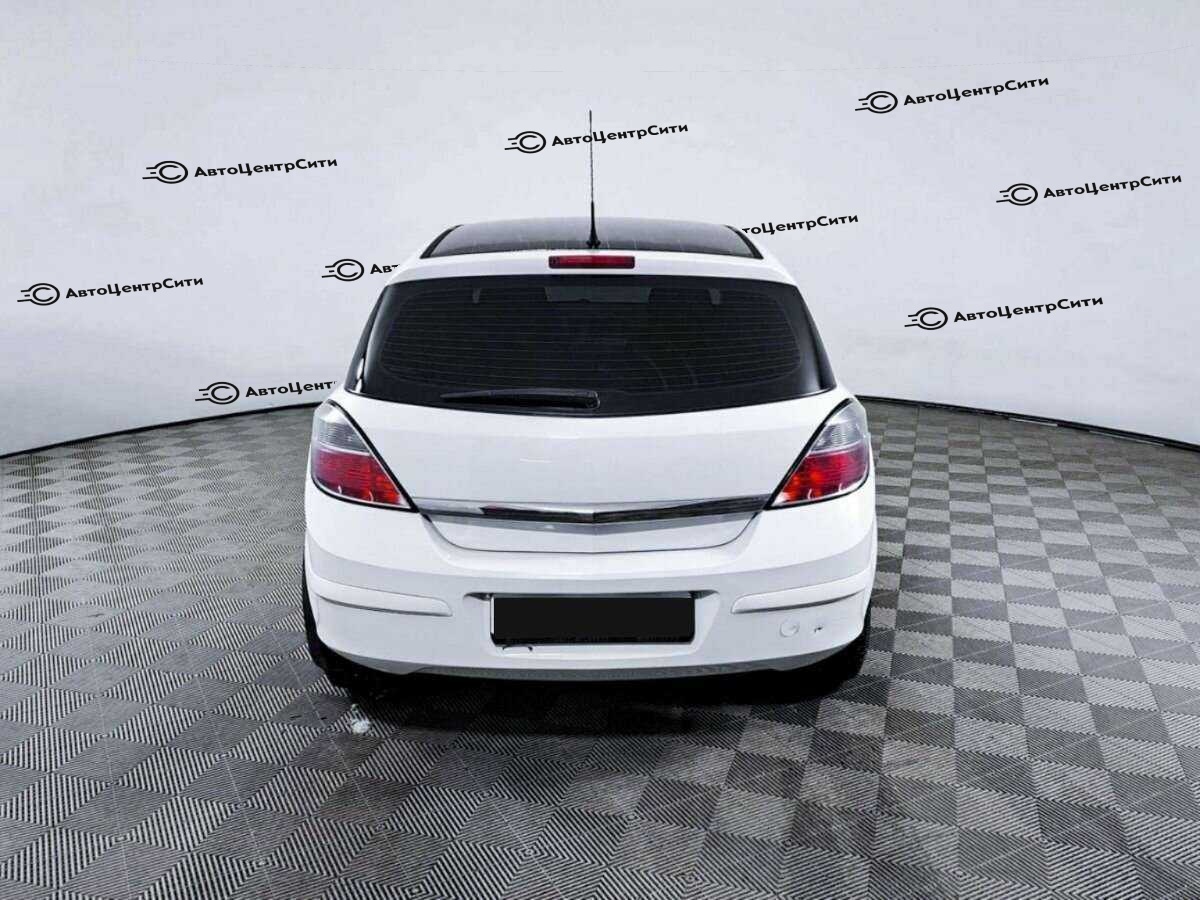 Opel Astra с пробегом — 2012 год. Фото: #4