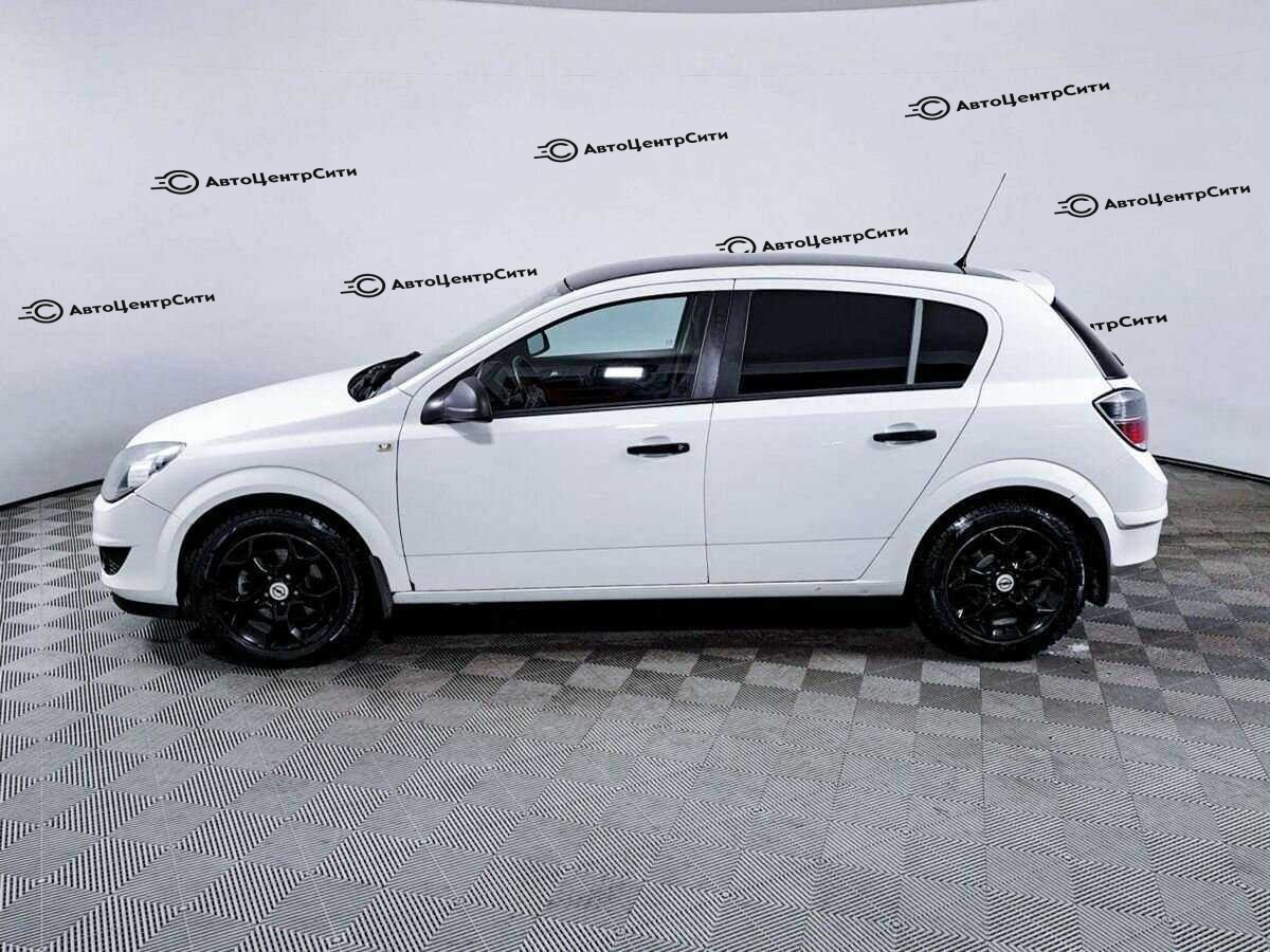 Opel Astra с пробегом — 2012 год. Фото: #7