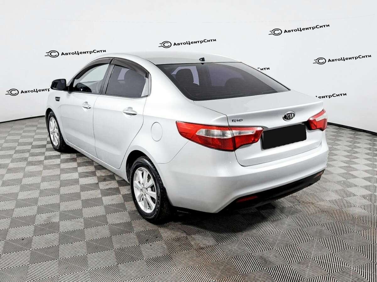 Kia Rio с пробегом — 2012 год. Фото: #5