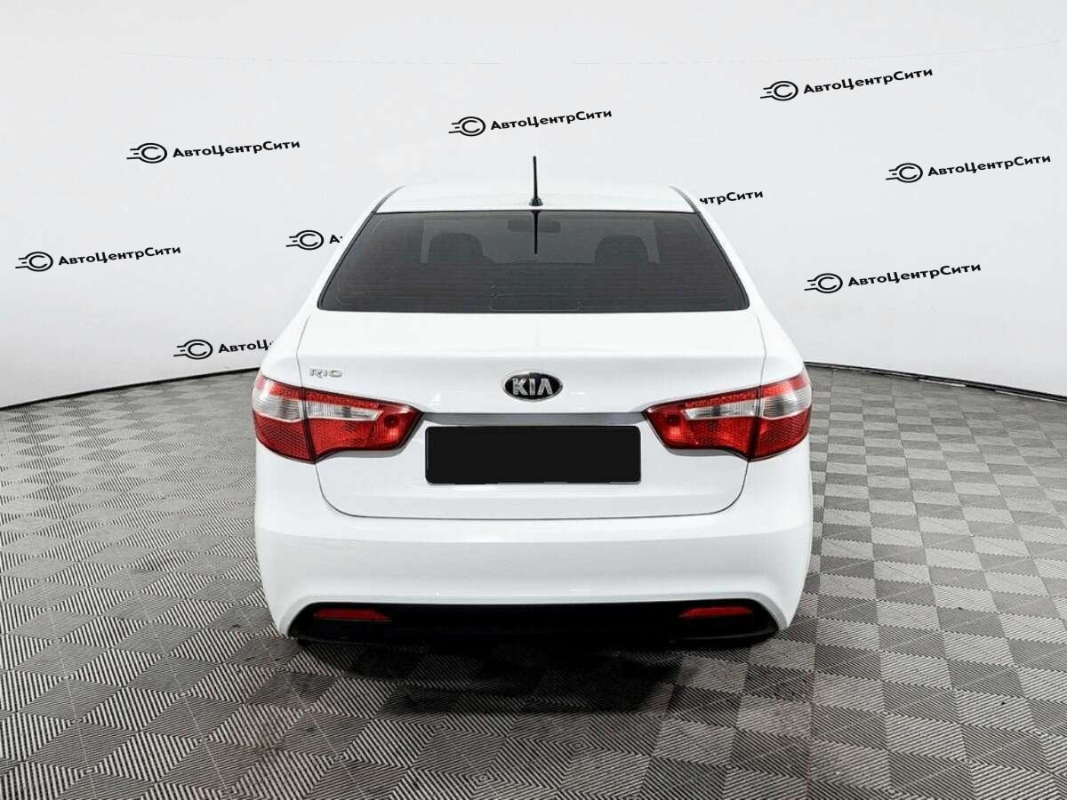 Kia Rio с пробегом — 2013 год. Фото: #5