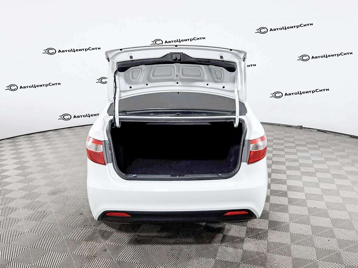 Kia Rio с пробегом — 2013 год. Фото: #9