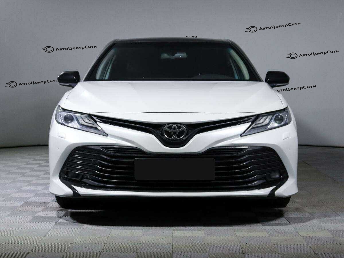 Toyota Camry с пробегом — 2019 год. Фото: #1