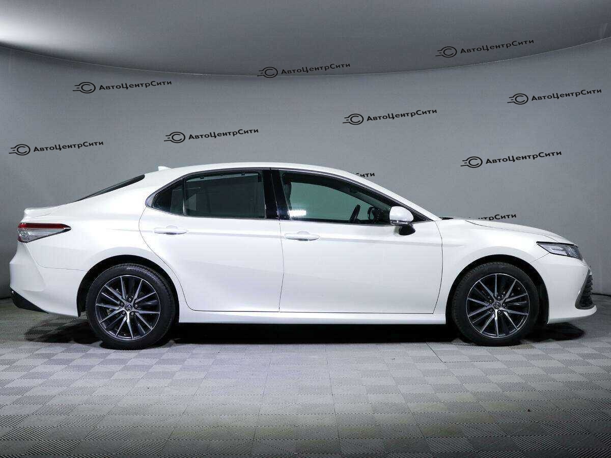 Toyota Camry с пробегом — 2021 год. Фото: #3