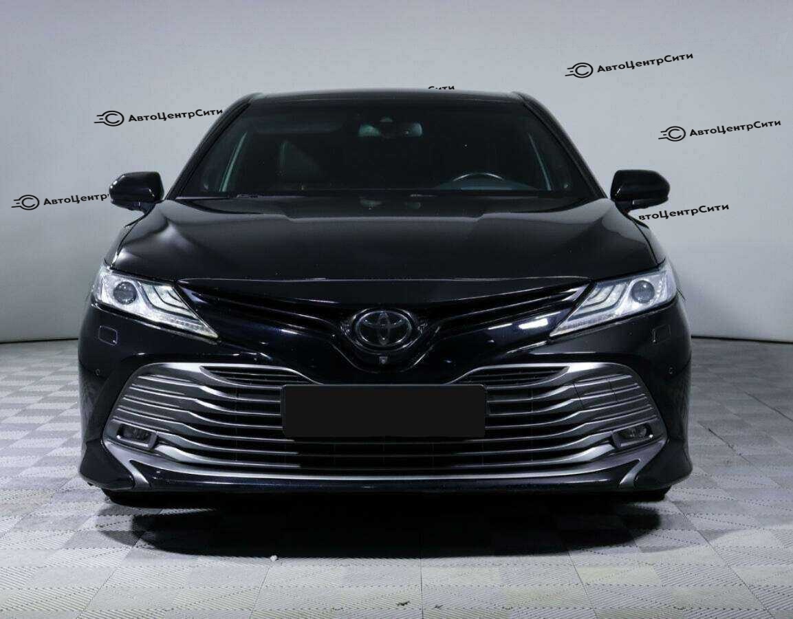 Toyota Camry с пробегом — 2018 год. Фото: #1