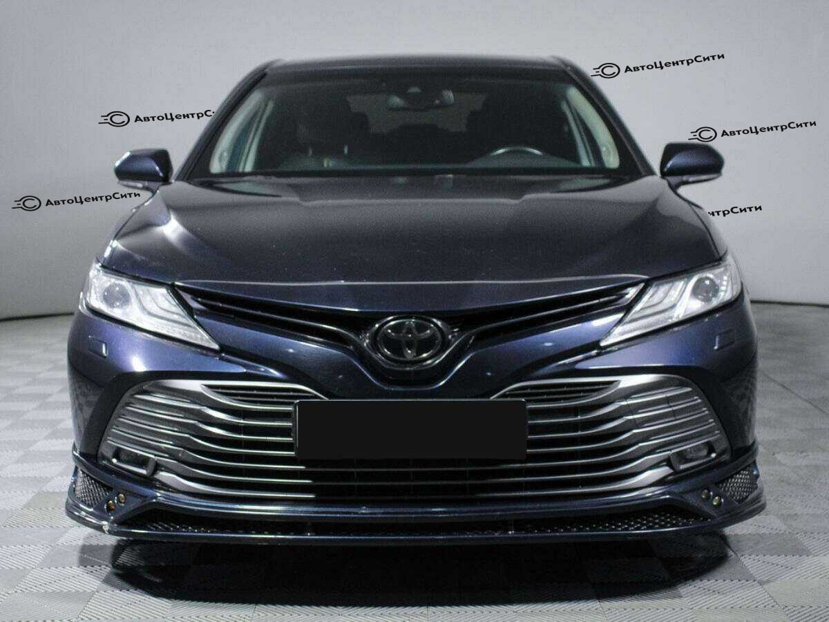 Toyota Camry с пробегом — 2018 год. Фото: #1