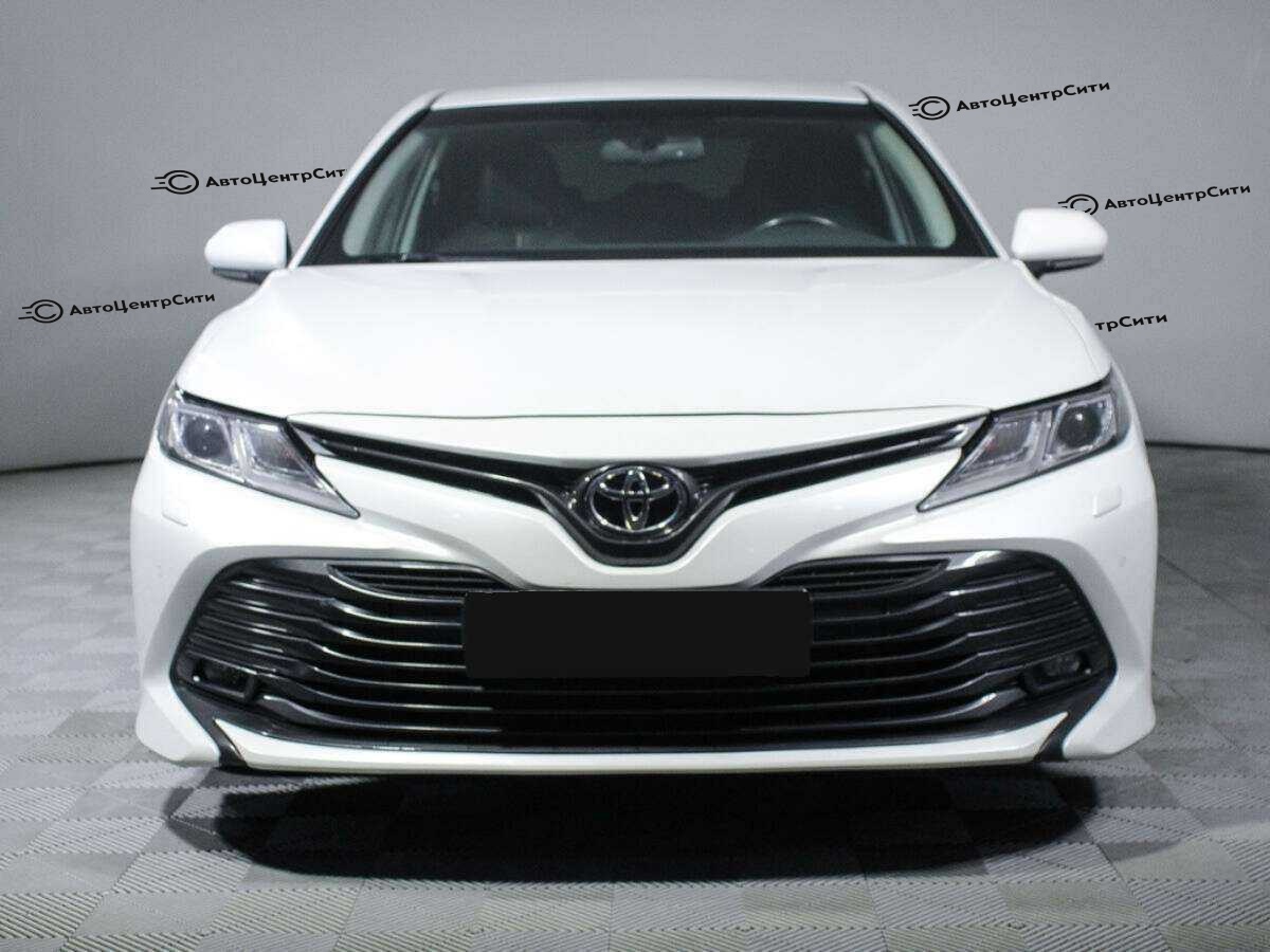 Toyota Camry с пробегом — 2020 год. Фото: #1