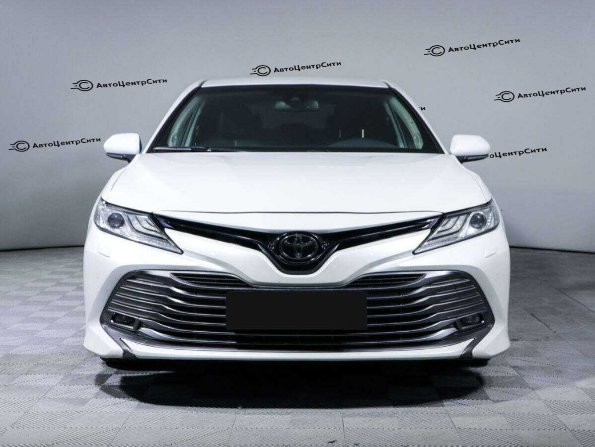 Toyota Camry с пробегом — 2018 год. Фото: #1