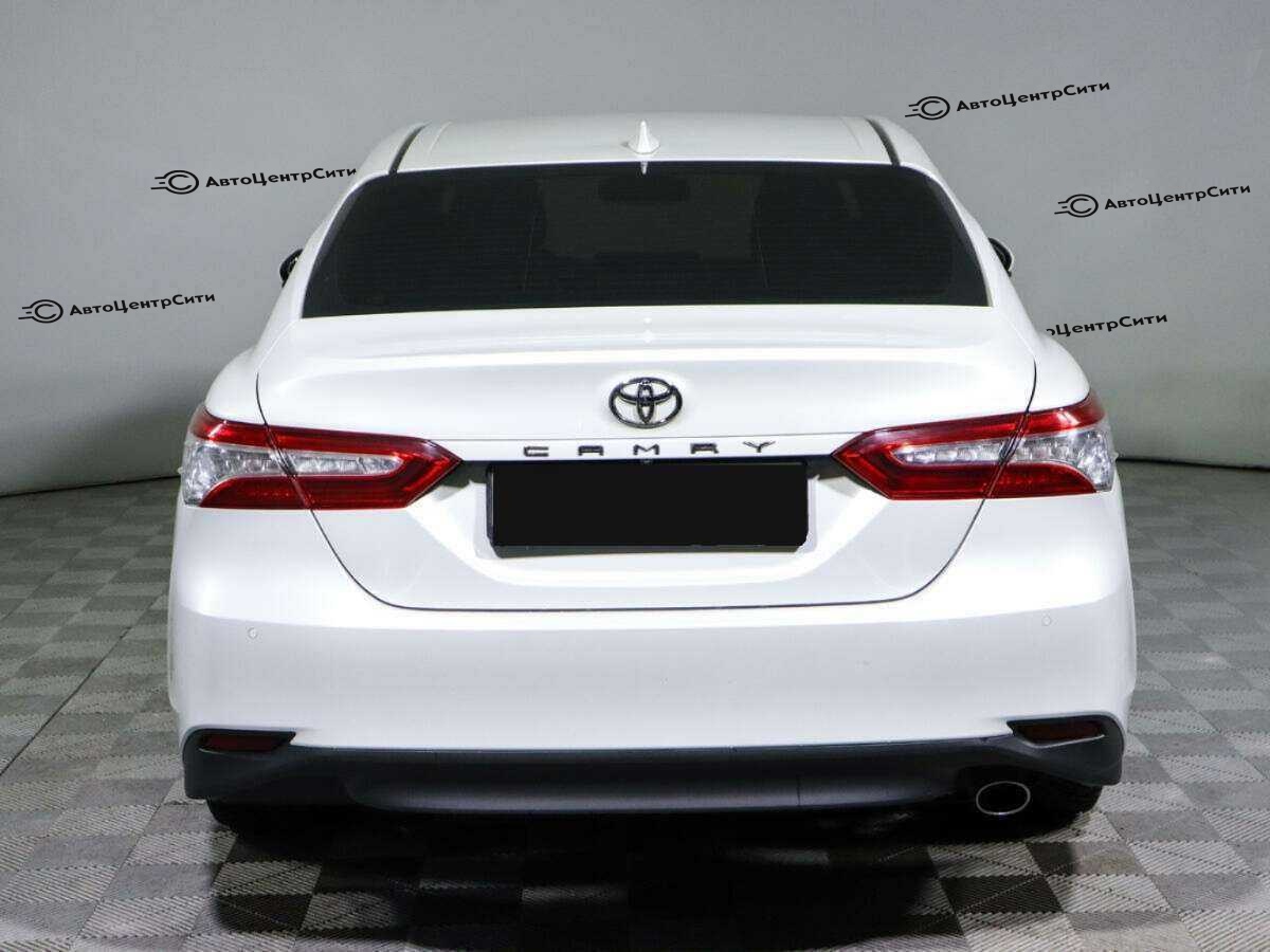 Toyota Camry с пробегом — 2018 год. Фото: #4