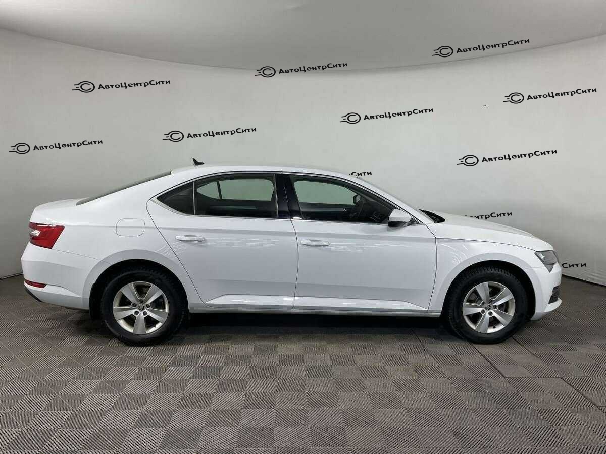 Skoda Superb с пробегом — 2021 год. Фото: #2