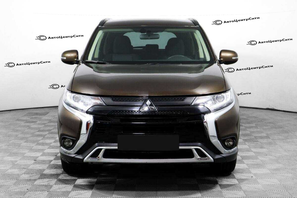 Mitsubishi Outlander с пробегом — 2022 год. Фото: #1