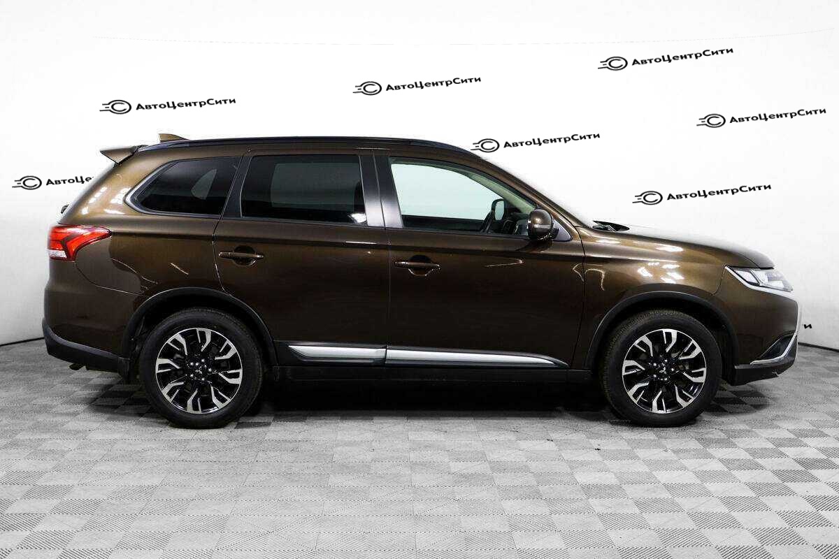 Mitsubishi Outlander с пробегом — 2022 год. Фото: #3