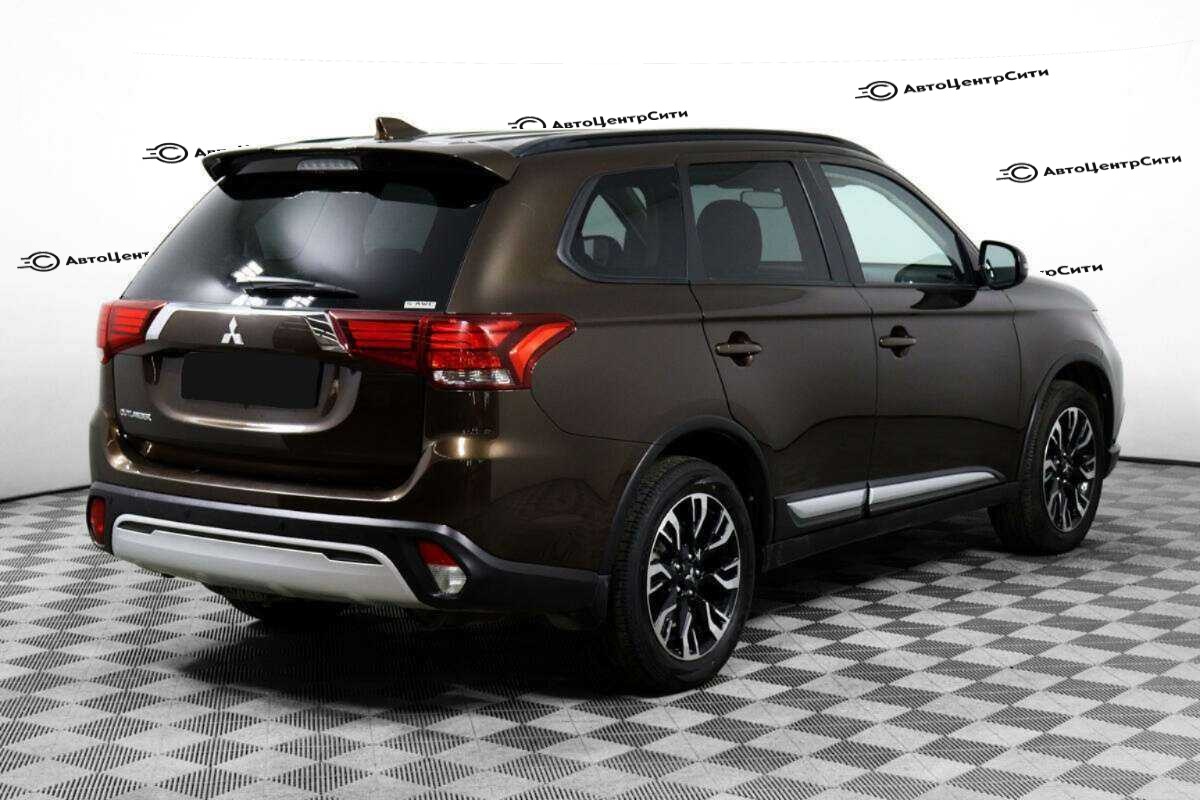 Mitsubishi Outlander с пробегом — 2022 год. Фото: #4
