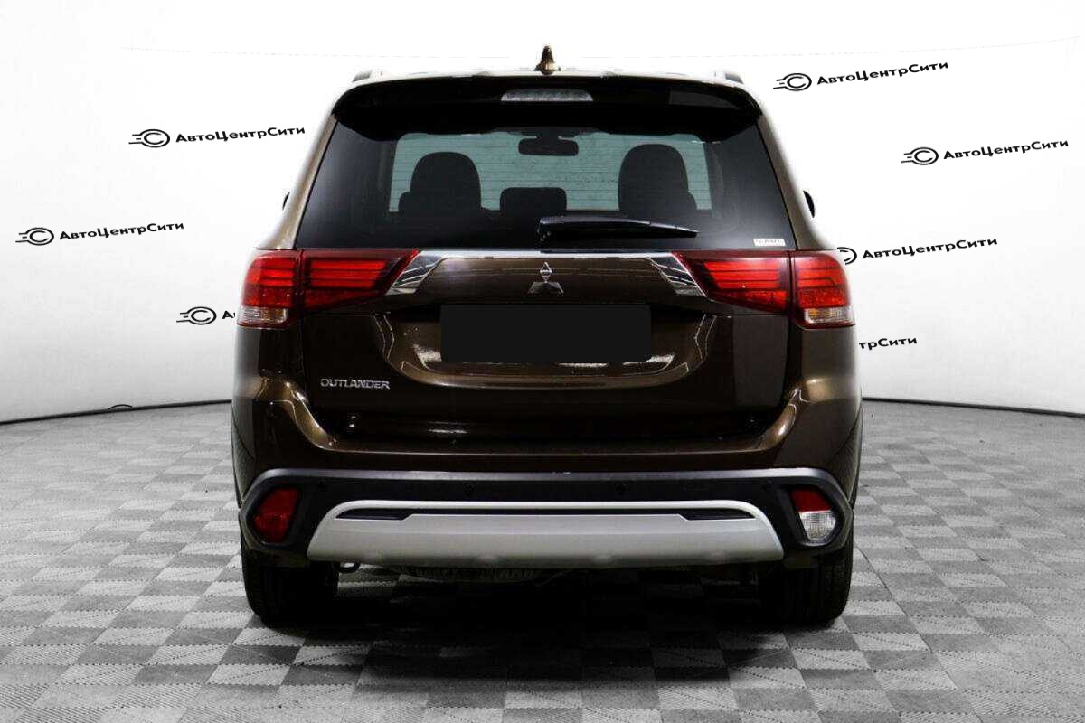 Mitsubishi Outlander с пробегом — 2022 год. Фото: #5