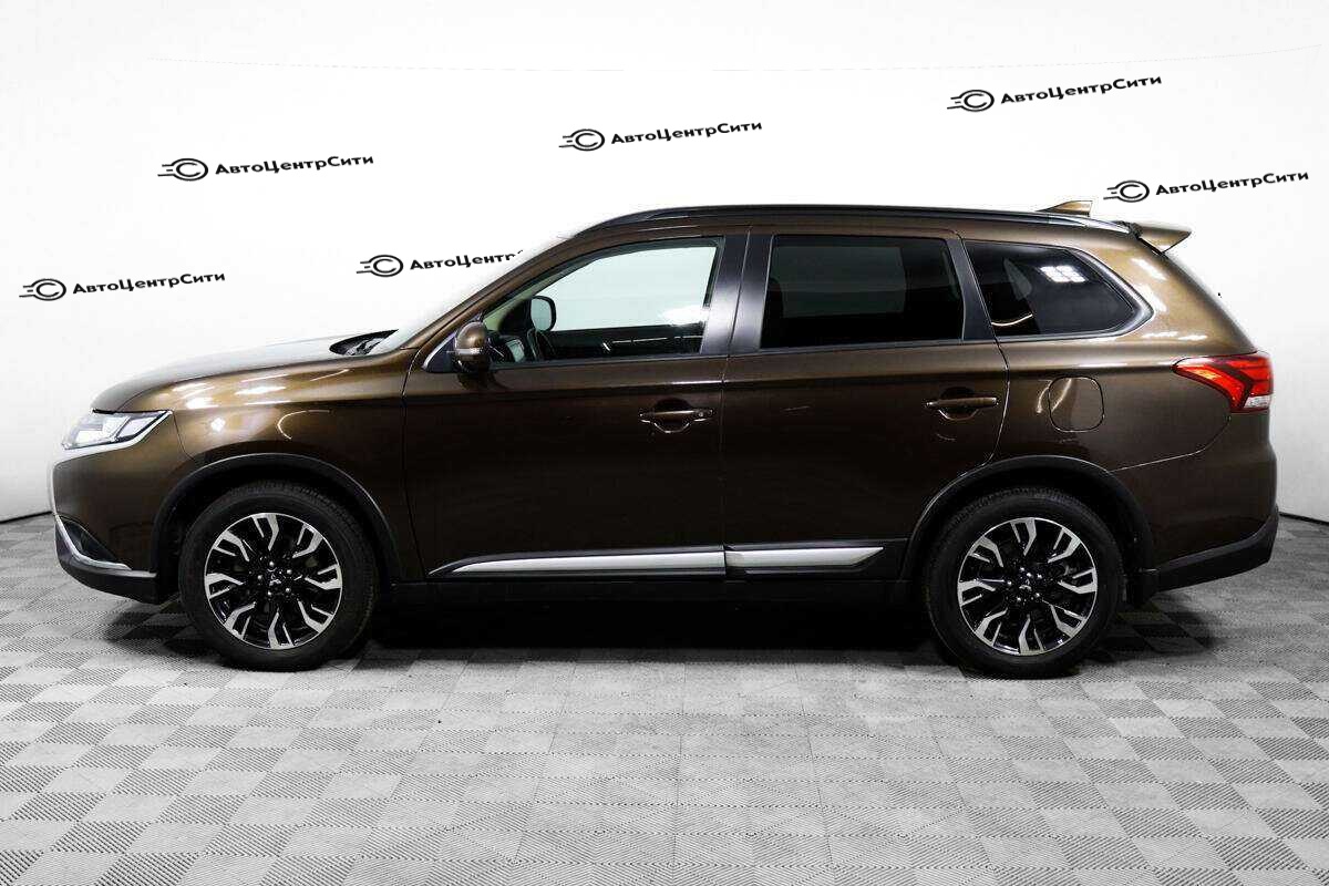 Mitsubishi Outlander с пробегом — 2022 год. Фото: #7