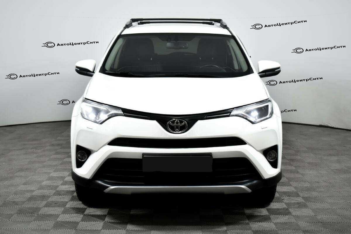 Toyota RAV4 с пробегом — 2018 год. Фото: #1