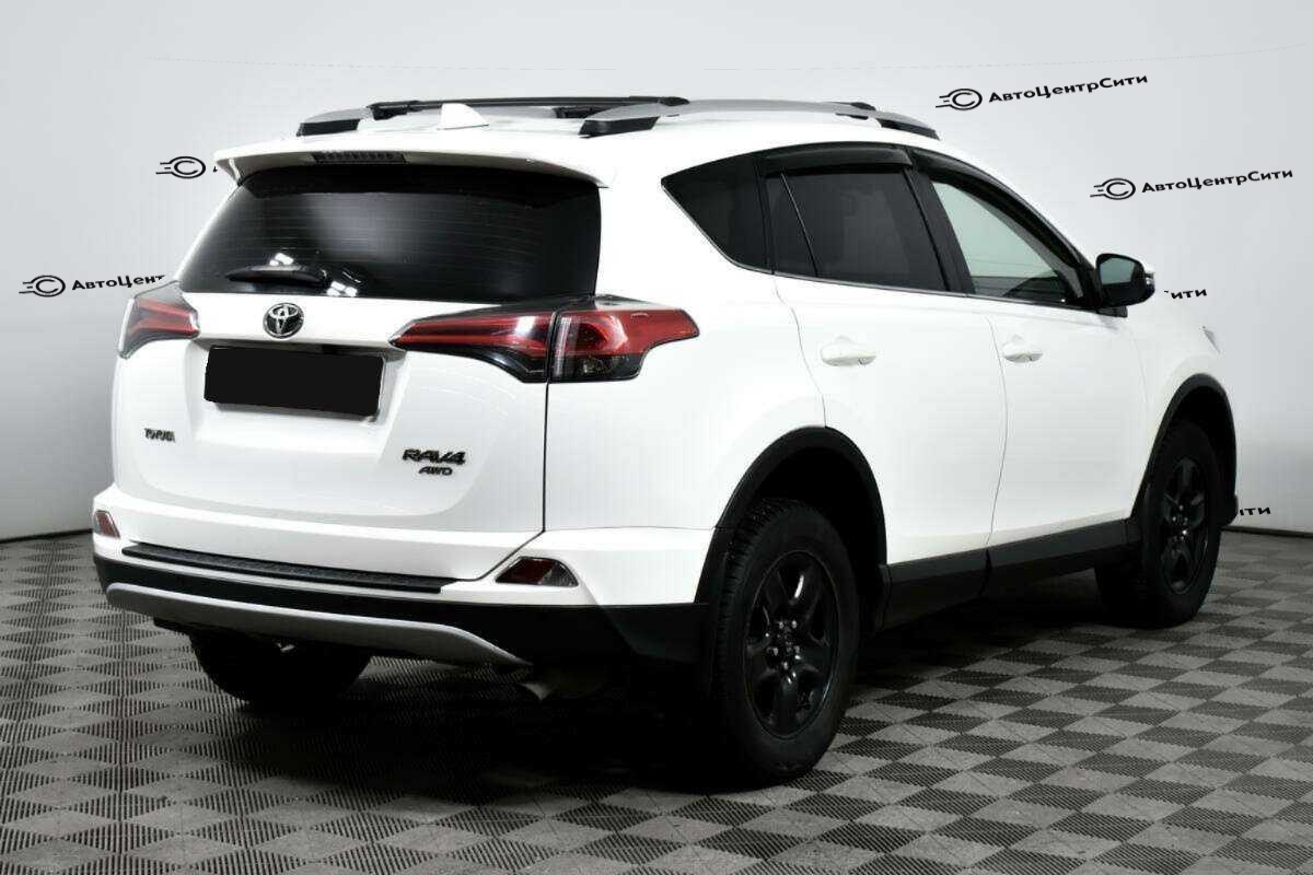 Toyota RAV4 с пробегом — 2018 год. Фото: #4