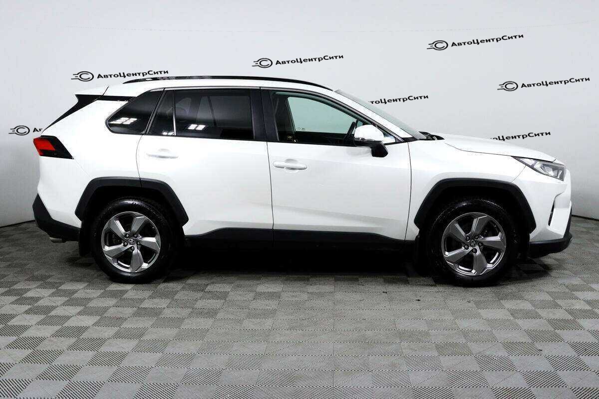Toyota RAV4 с пробегом — 2020 год. Фото: #3