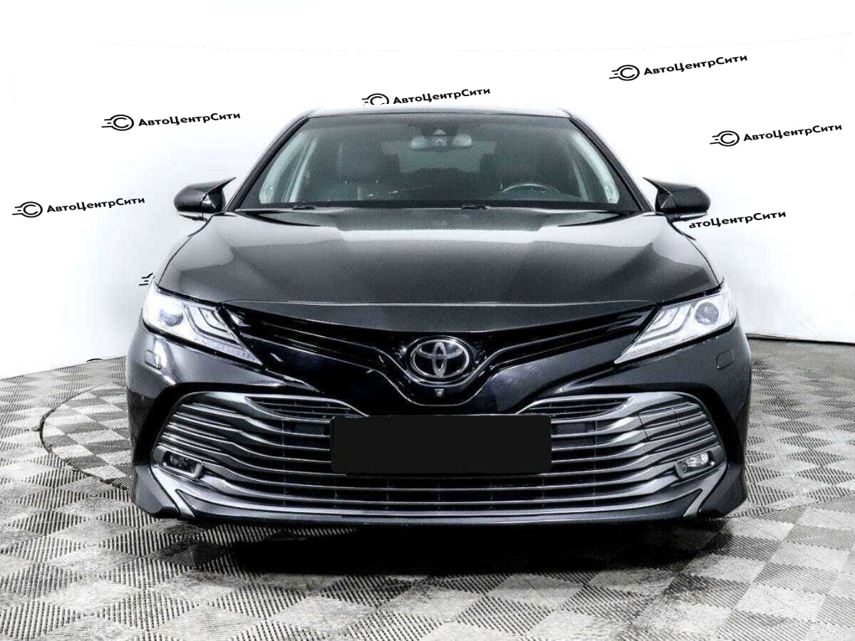 Toyota Camry с пробегом — 2018 год. Фото: #1