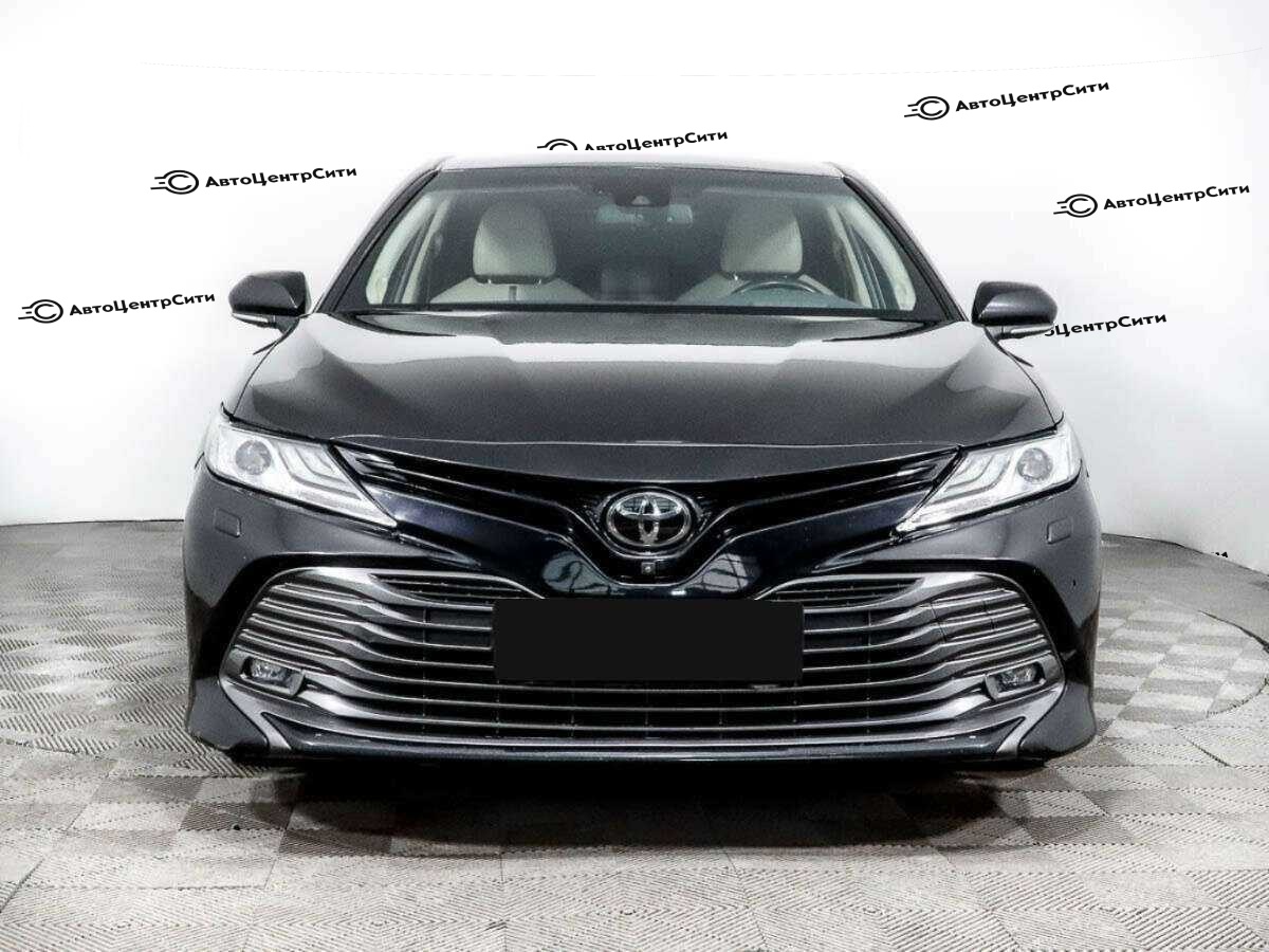 Toyota Camry с пробегом — 2018 год. Фото: #1