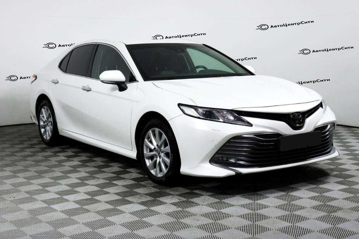 Toyota Camry с пробегом — 2019 год. Фото: #2