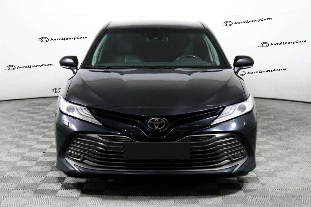 Toyota Camry с пробегом — 2018 год. Фото: #1
