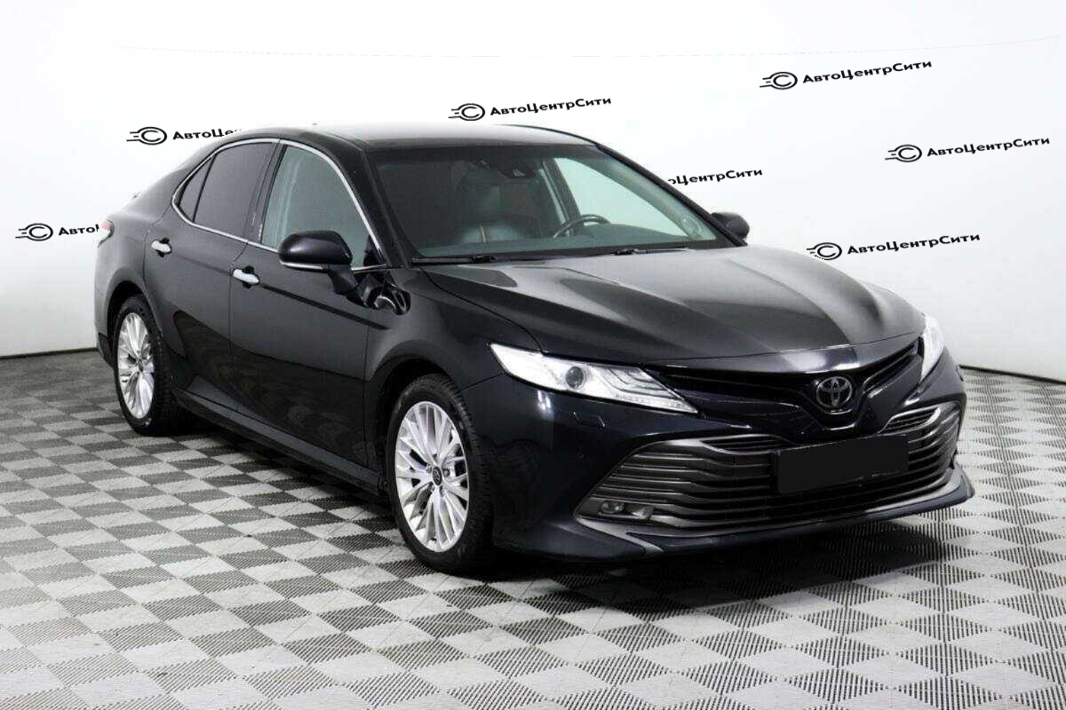 Toyota Camry с пробегом — 2018 год. Фото: #2